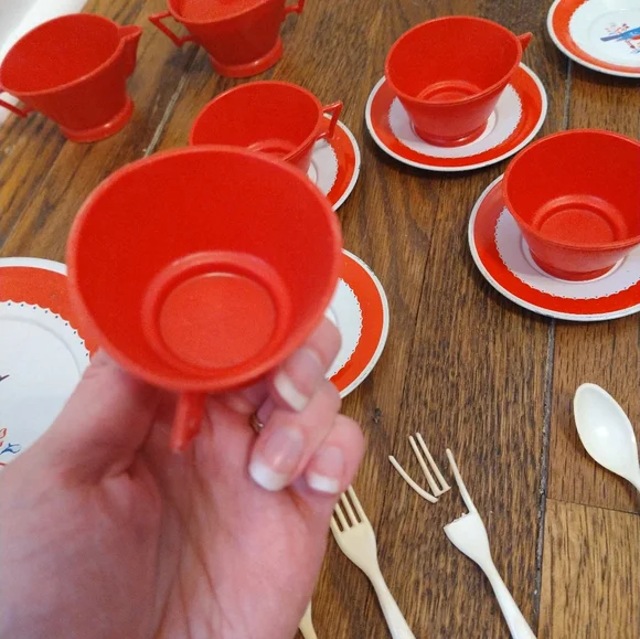 Red and White Dinnerware Set - Picture 6 of 13
